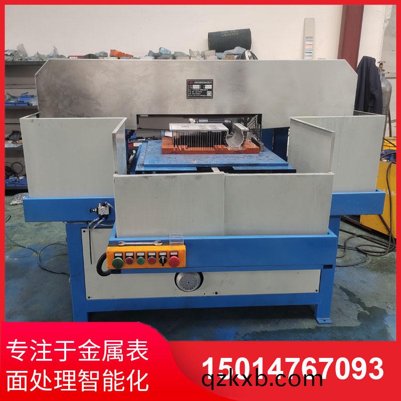 鋁材(cai)直紋(wen)拉絲機(ji)生産供(gong)應